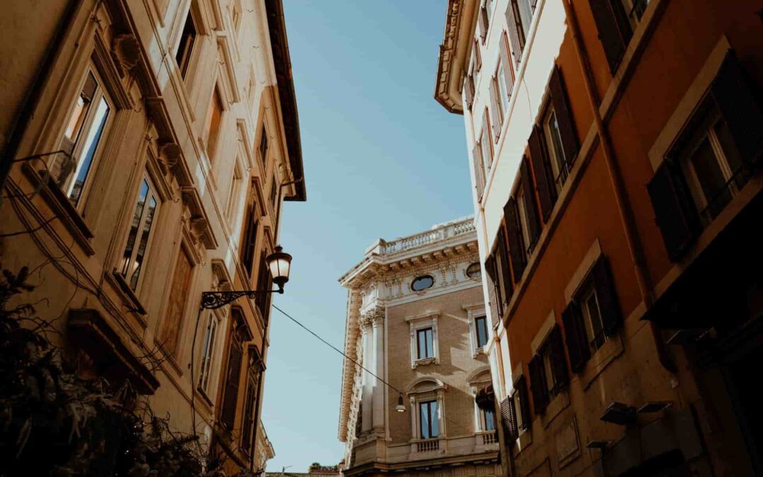 scorcio tra i palazzi di roma